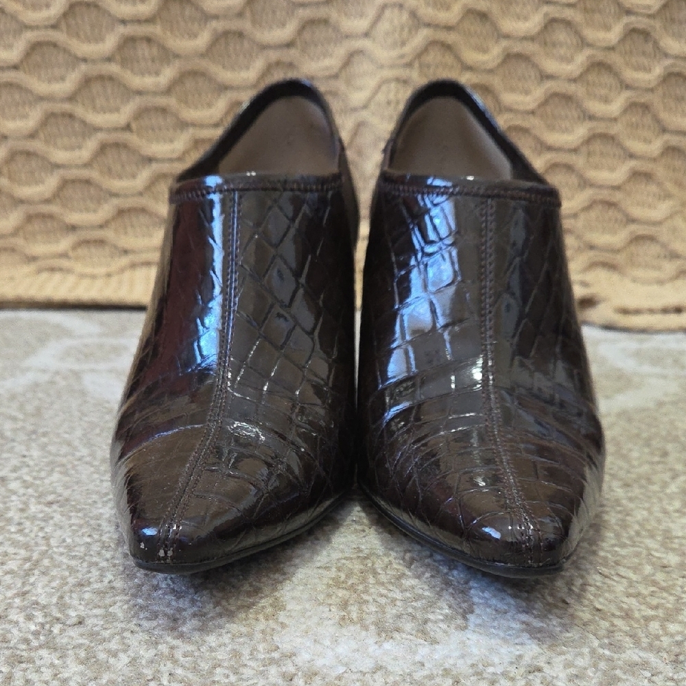 Anne Klein Chocolate Brown Faux Crocodile Heeled Booties - Size 8 1/2 - Picture 3 of 9